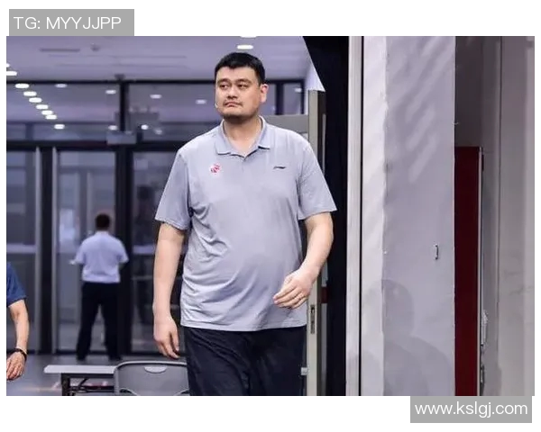 姚明挤地铁的趣事与启示让我们重新思考公共交通的拥挤与礼仪问题 姚明挤地铁的趣事与启示让我们重新思考公共交通的拥挤与礼仪问题