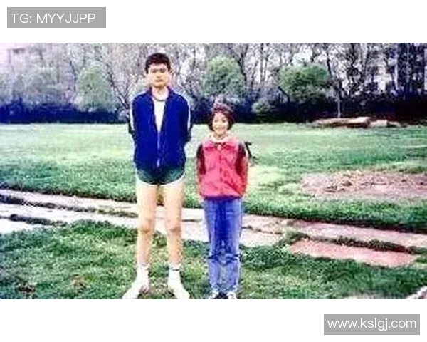 姚明与文班的篮球之路对比:从巨人到新星的成长与挑战 姚明与文班的篮球之路对比:从巨人到新星的成长与挑战