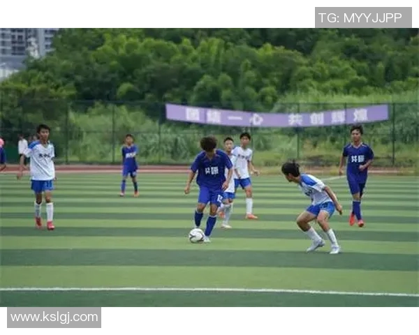 江足球明星队携手共创辉煌未来展现青春活力与团队精神的完美结合