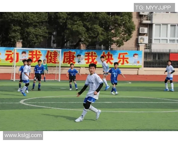 无瑕疵的足球巨星们如何在绿茵场上闪耀光芒与荣耀