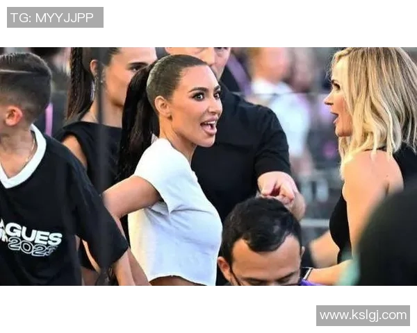 卡戴珊家族与足球明星的亲密互动揭秘引发热议与关注